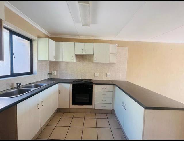 2 BEDROOM APARTMENT FOR SALE IN MARGATE BEACH